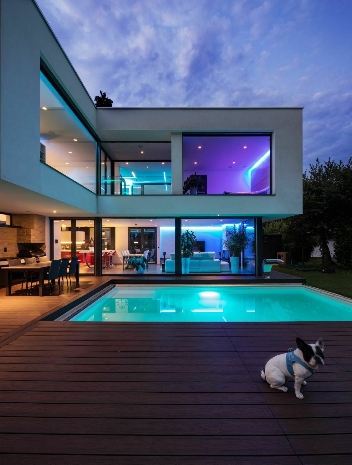 An outdoor photo of a residence designed by EMC